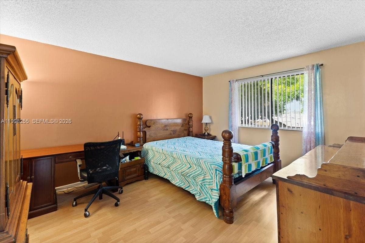 3047 N Oakland Forest Dr 204 photo 12