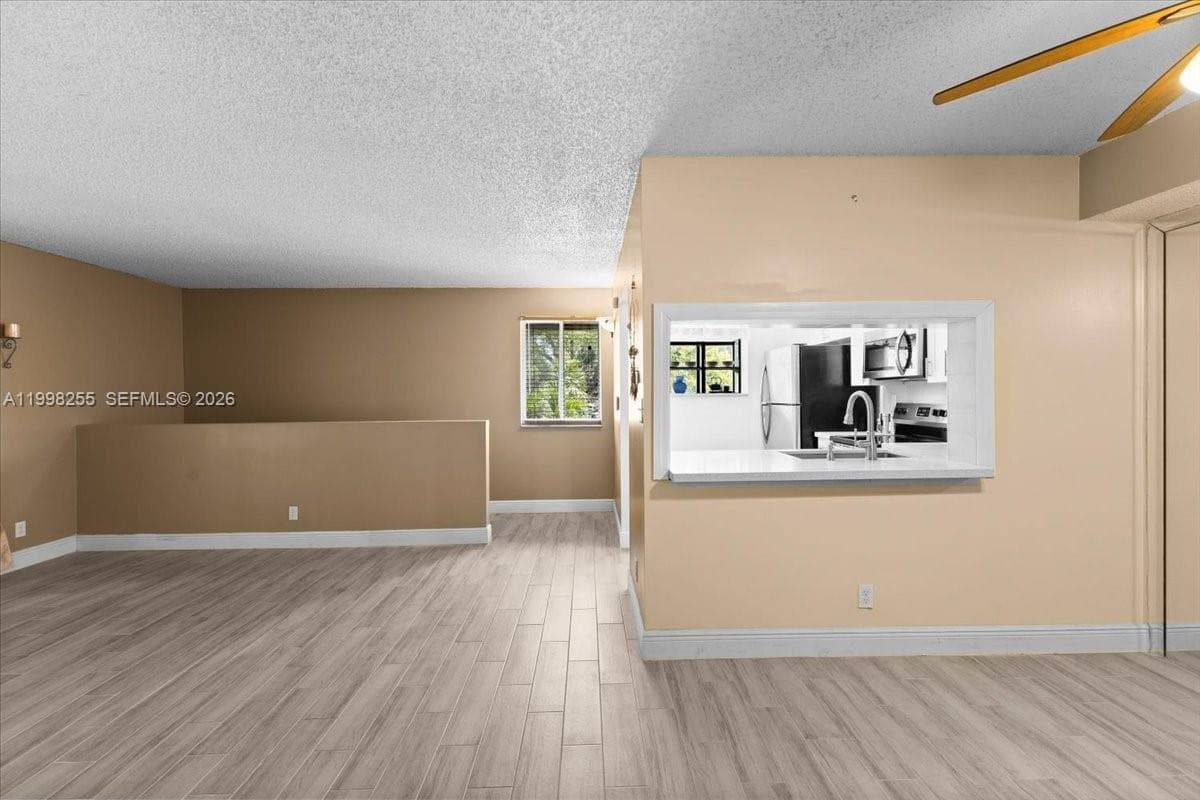 3047 N Oakland Forest Dr 204 photo 7