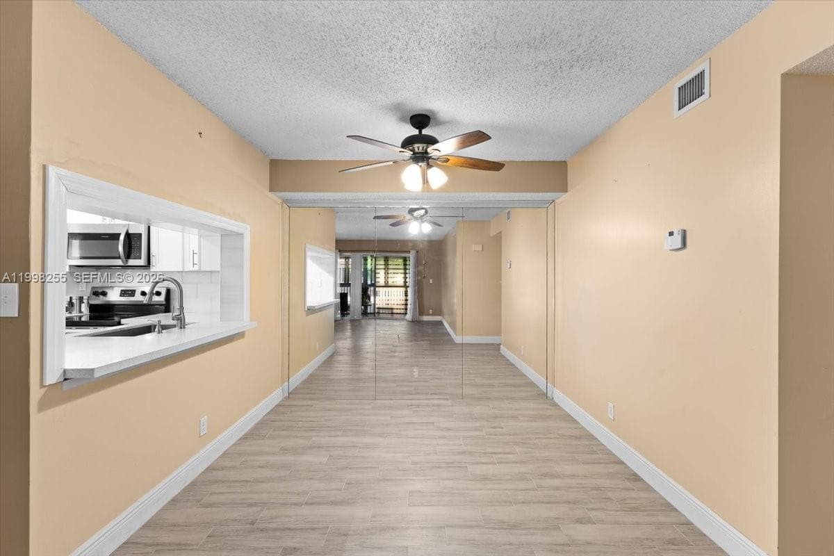3047 N Oakland Forest Dr 204 photo 5