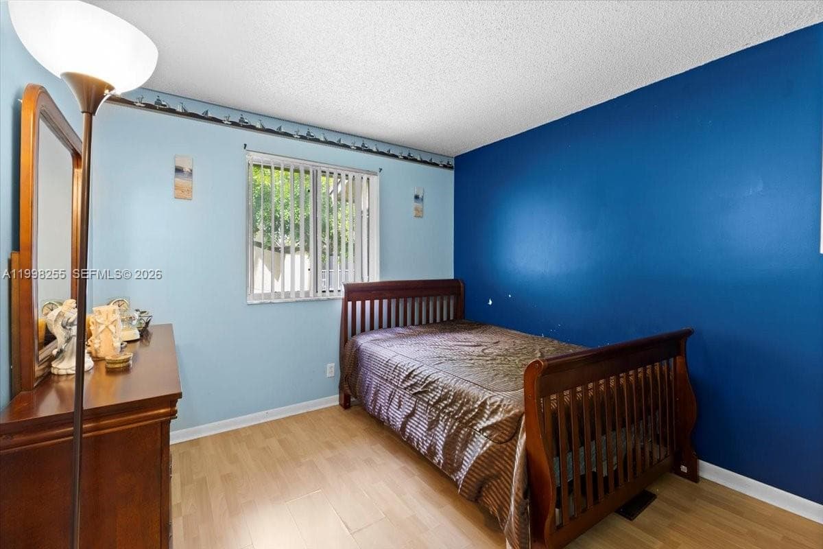 3047 N Oakland Forest Dr 204 photo 9