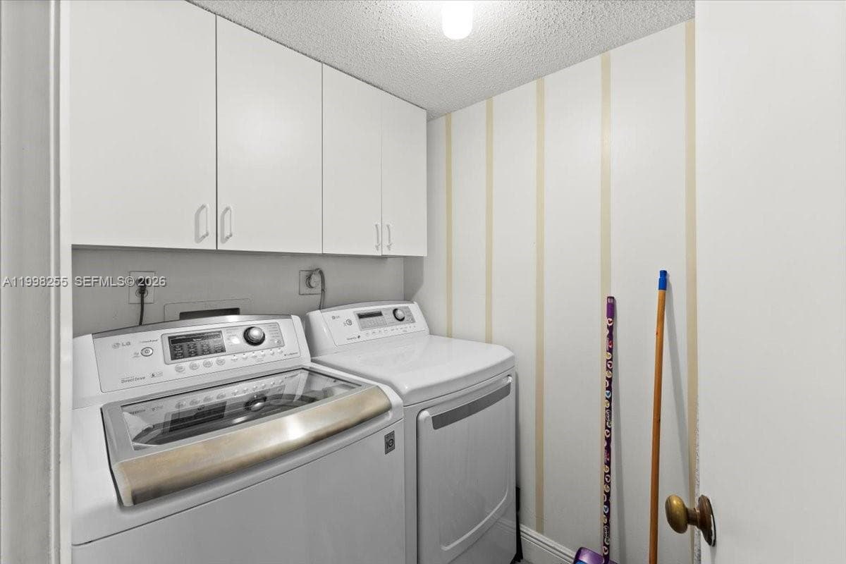3047 N Oakland Forest Dr 204 photo 10