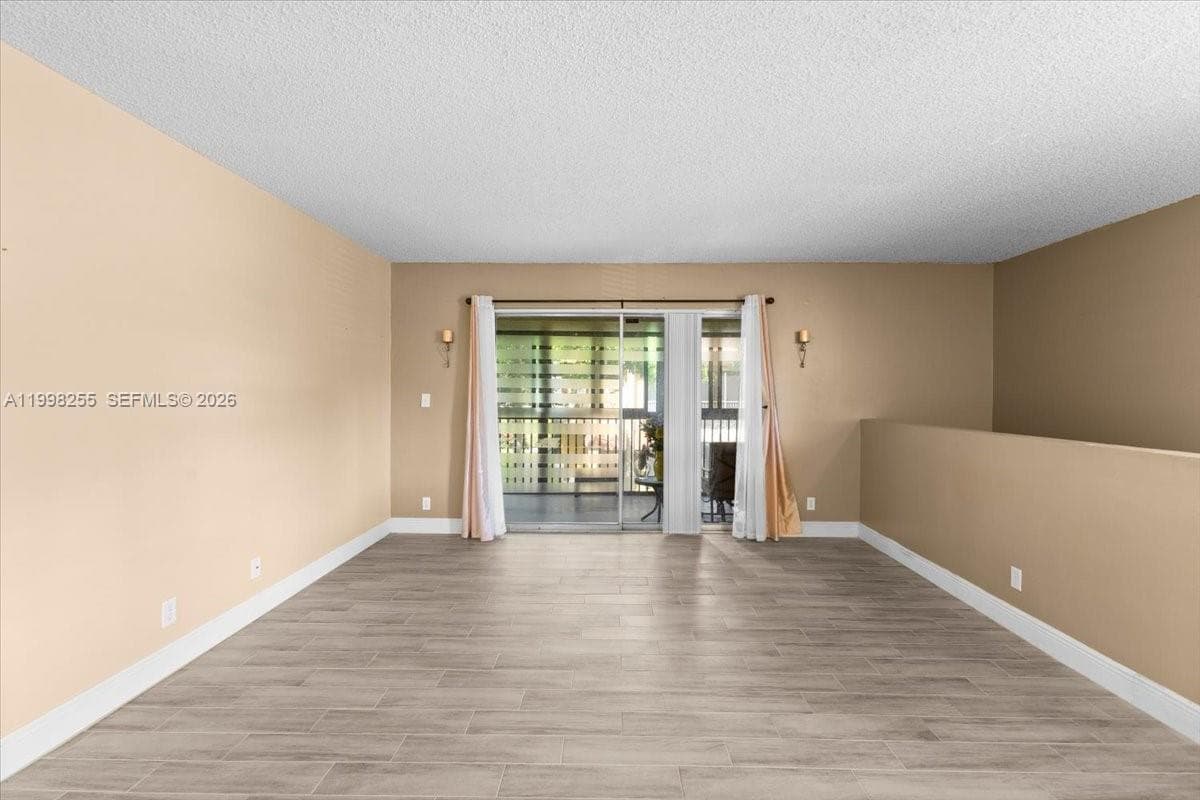3047 N Oakland Forest Dr 204 photo 8