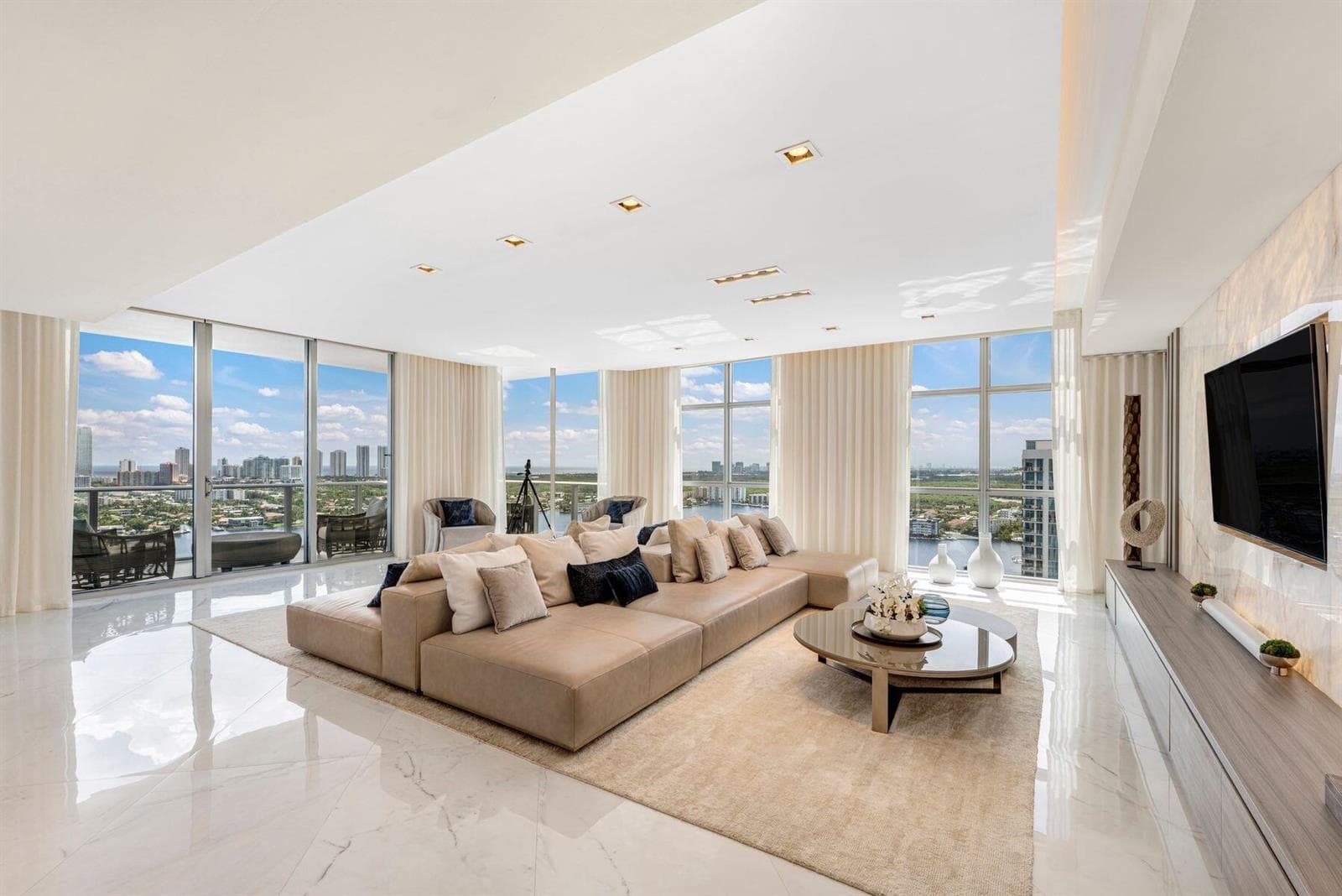 17301 Biscayne Boulevard Ph-7 photo 1