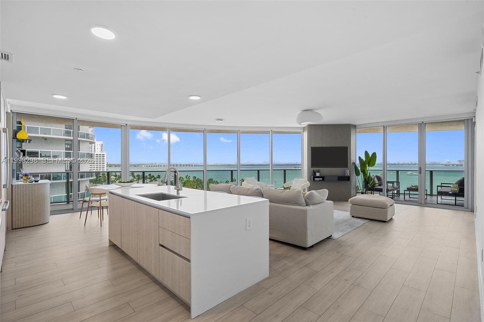 488 18th St 715 photo 2