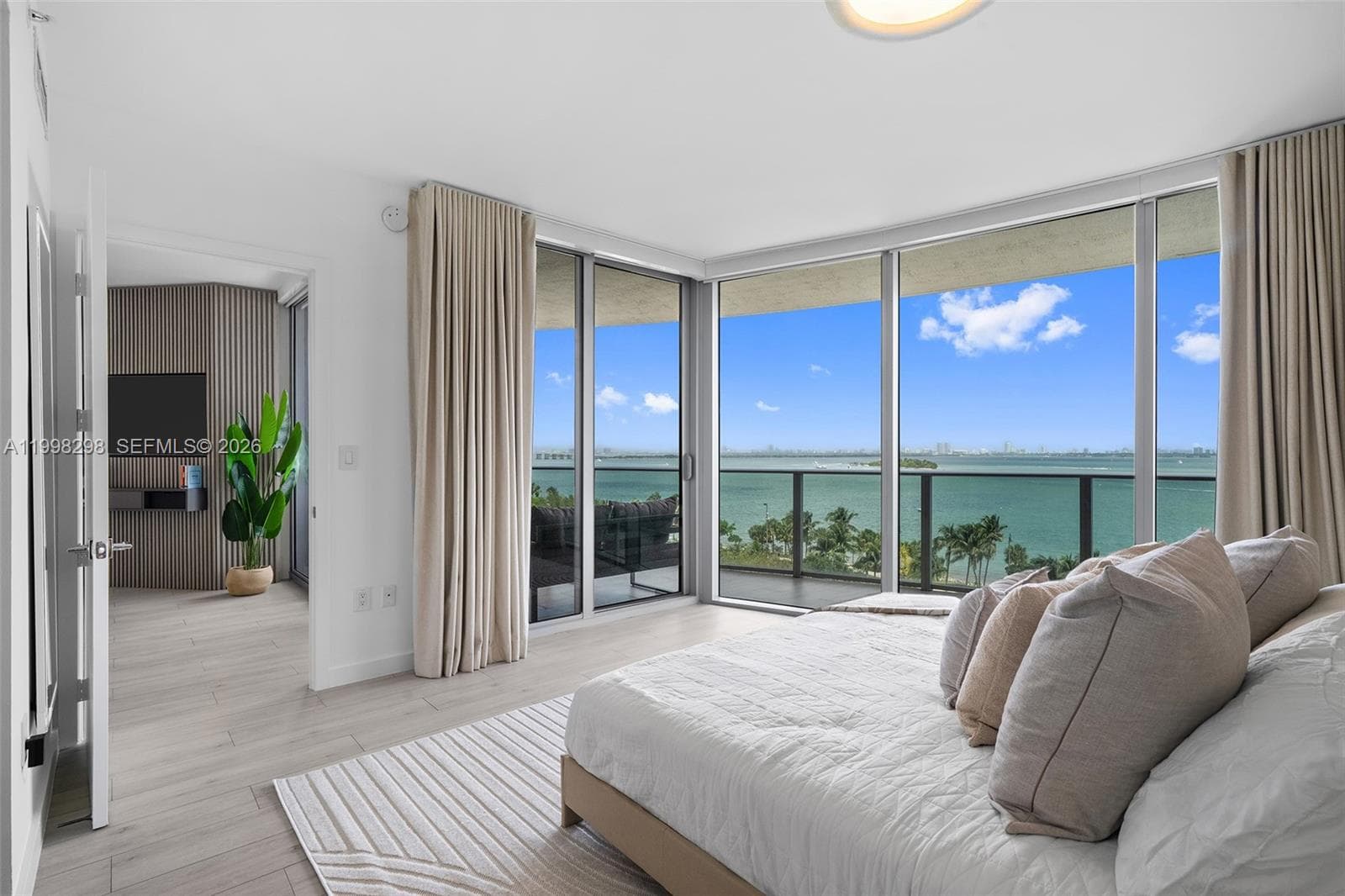 488 18th St 715 photo 24