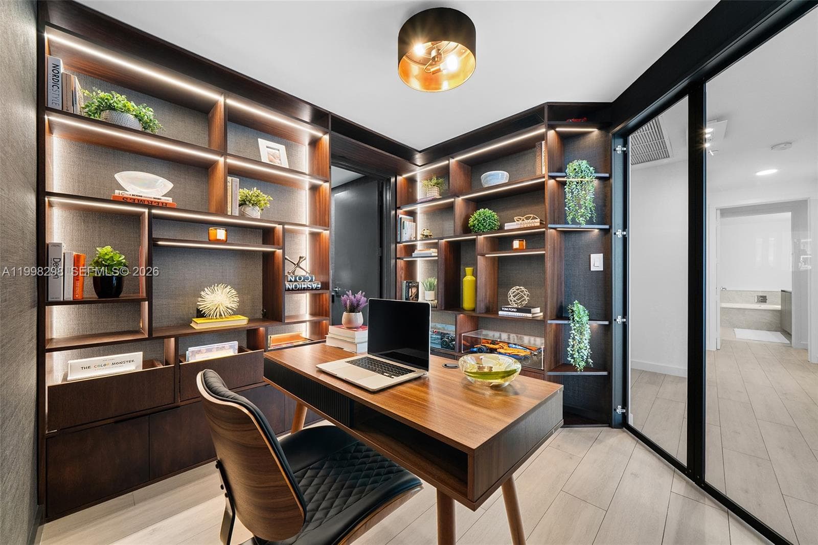 488 18th St 715 photo 10