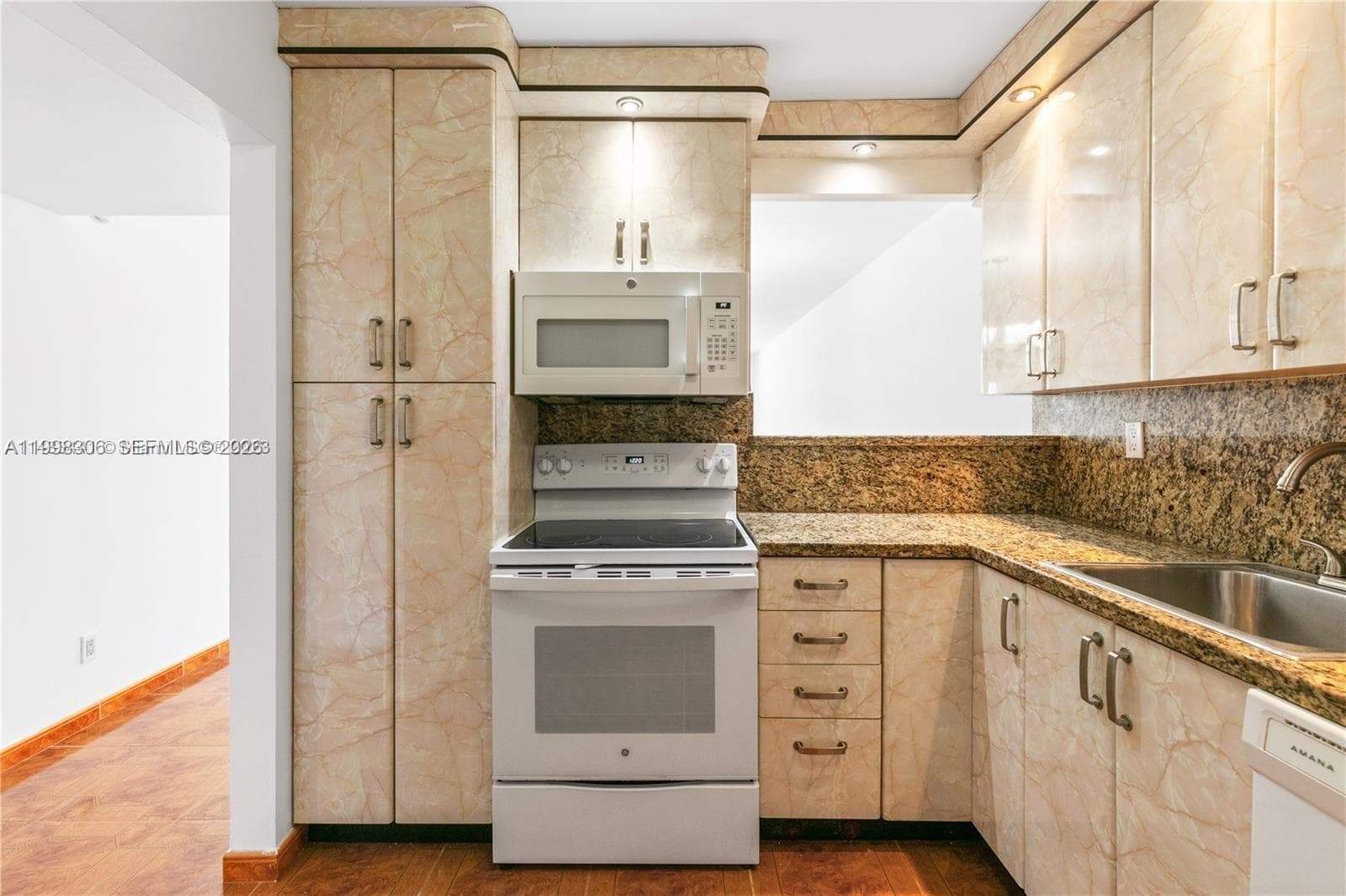 1849 Ocean Dr 1103 photo 14