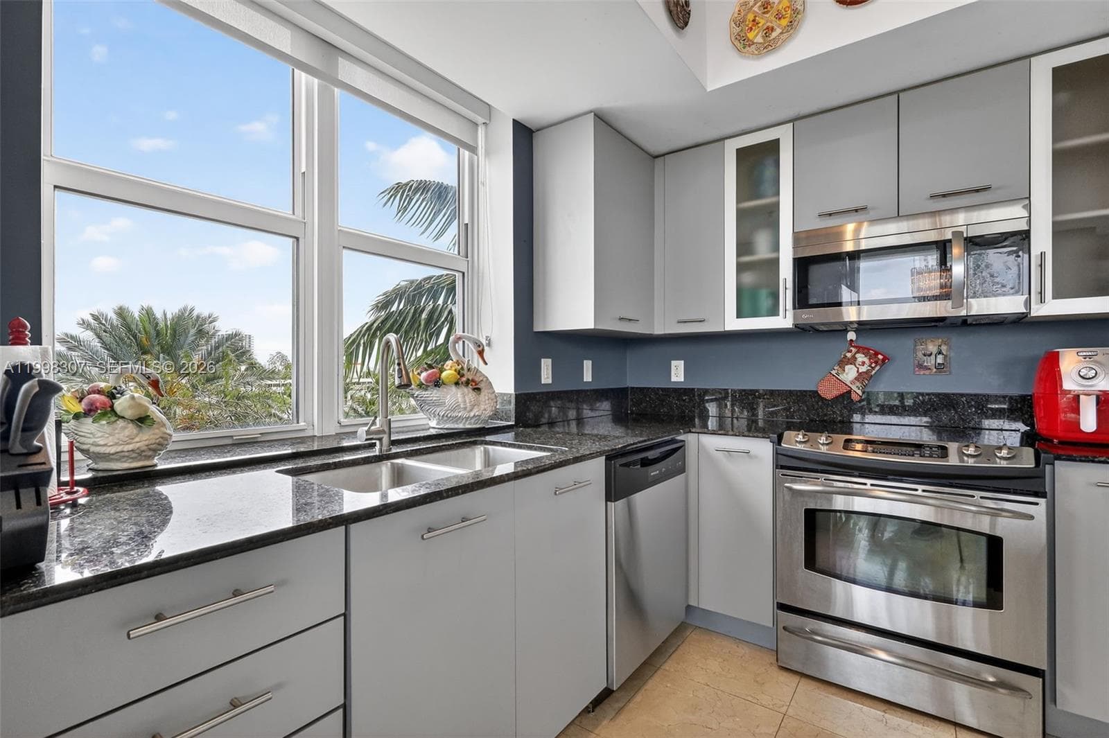 7910 Harbor Island Dr 406 photo 9