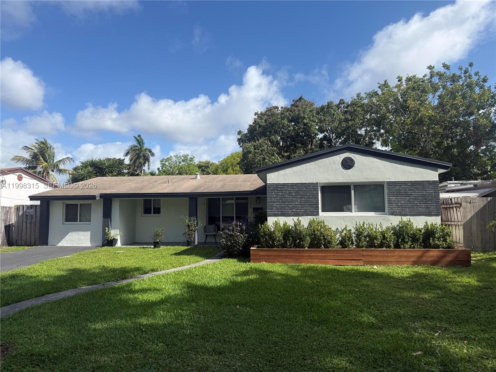 3043 Hayes Street photo 1