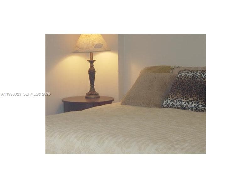 10185 COLLINS AV 1222 photo 7