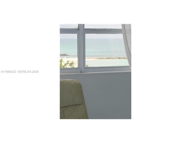 10185 COLLINS AV 1222 photo 8