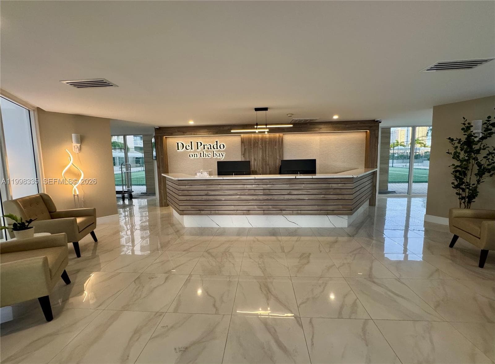 18011 Biscayne Blvd 1003 photo 1