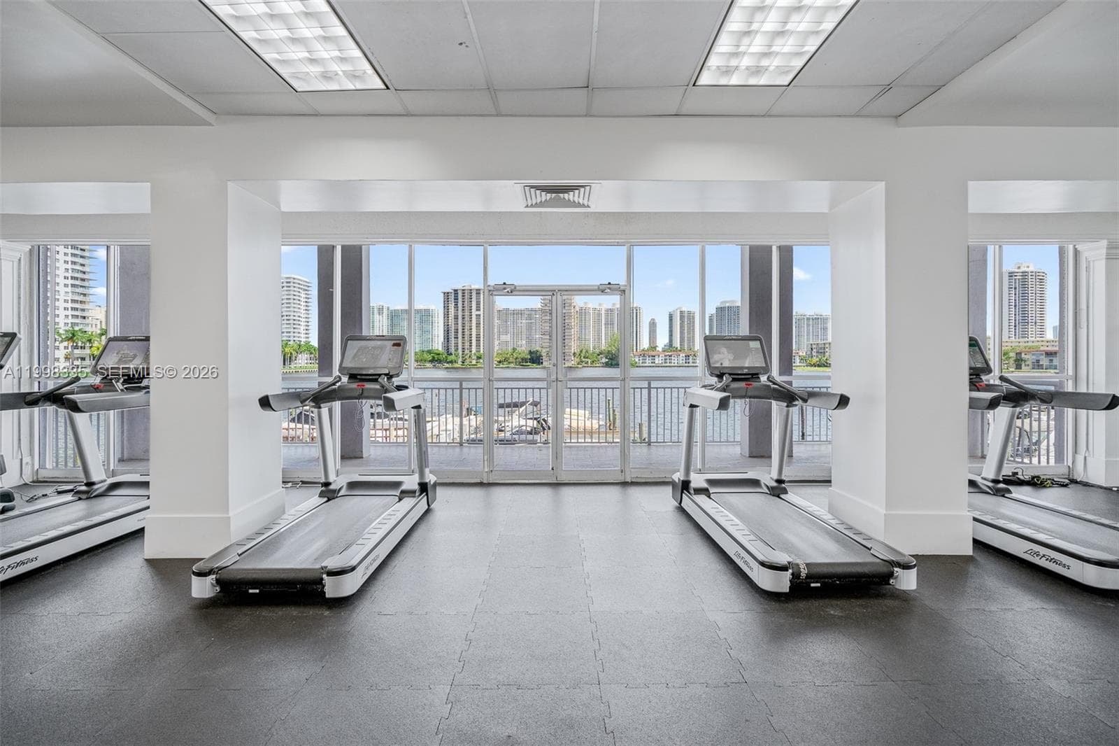 18011 Biscayne Blvd 1003 photo 24