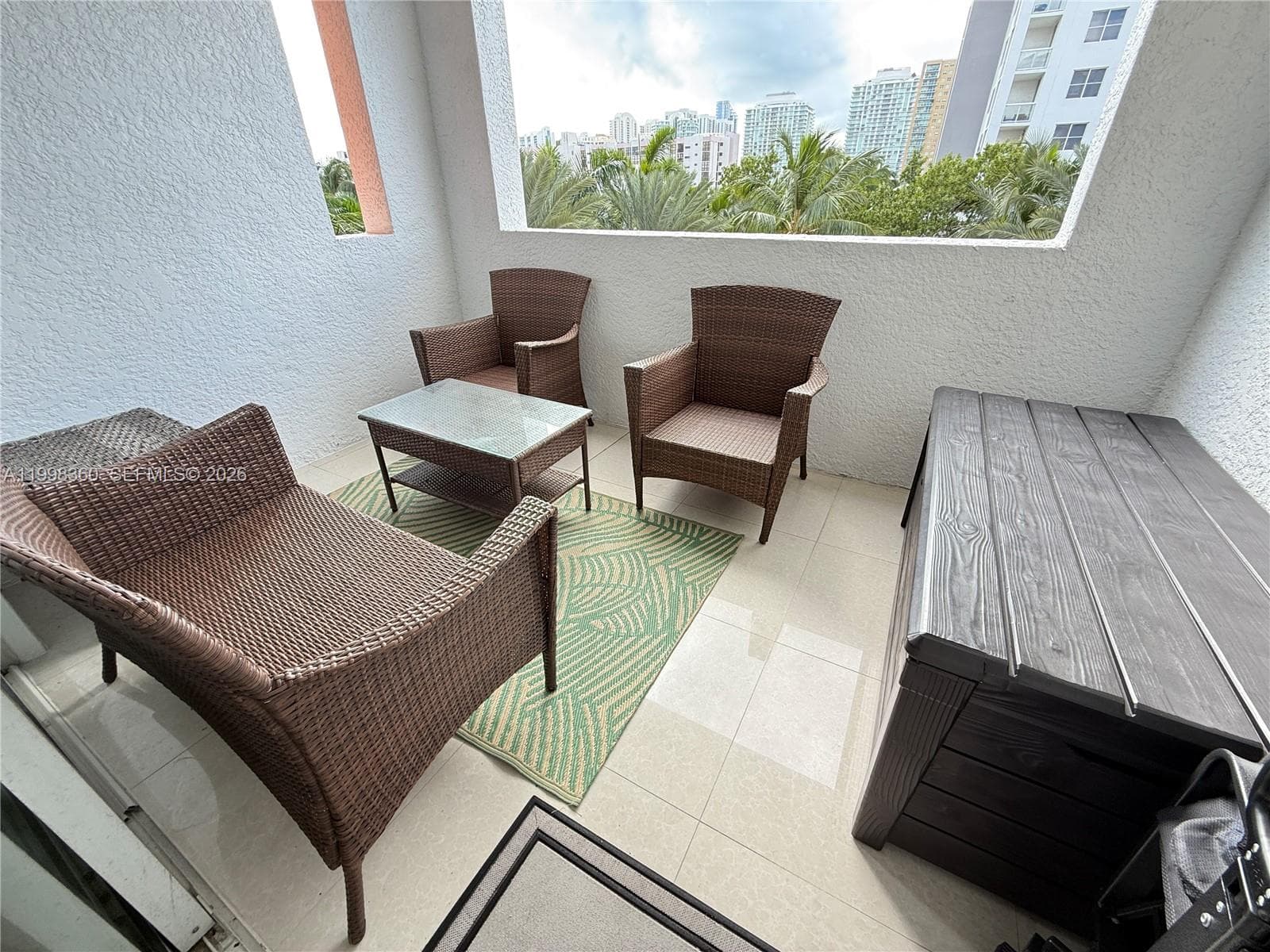 17100 Bay Rd 1502 photo 4