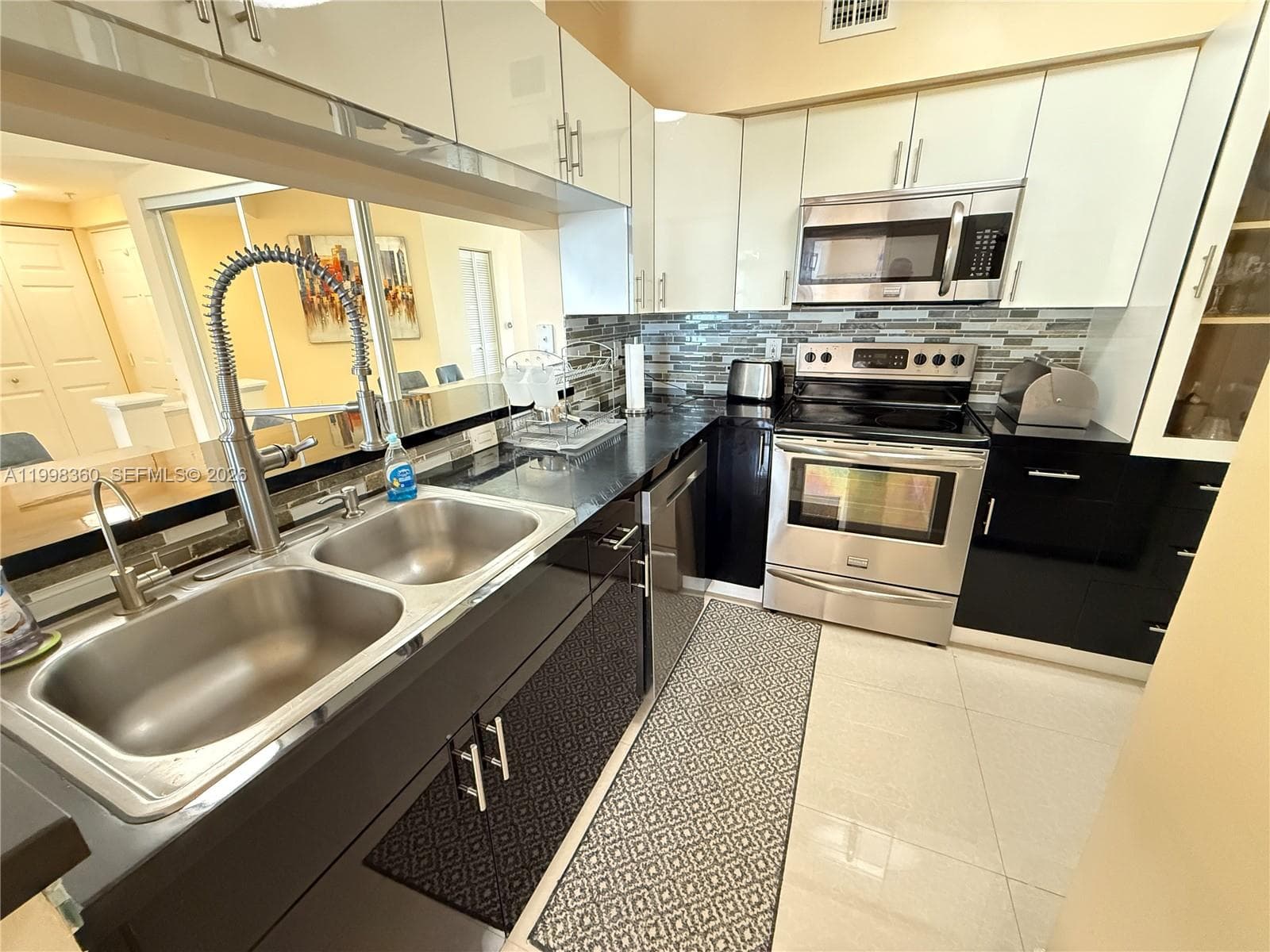 17100 Bay Rd 1502 photo 8