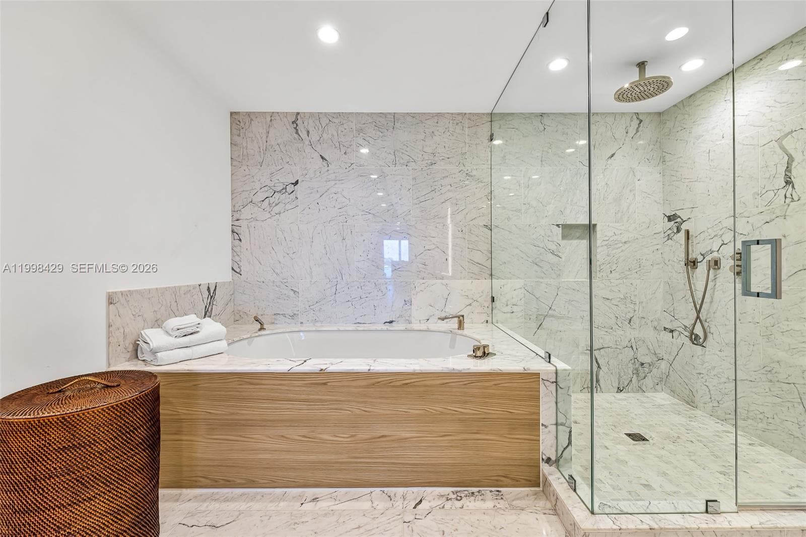 1135 103rd St 304 photo 14