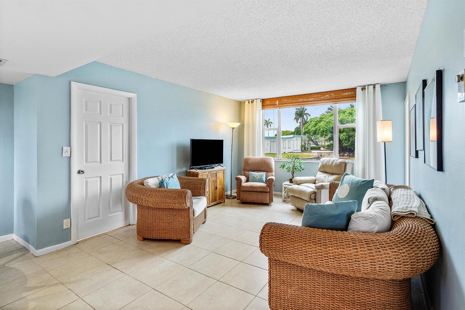 1820 New Palm Way 103 photo 5