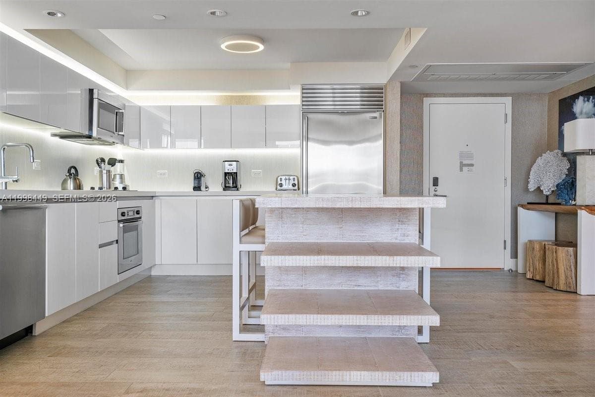 102 24th St 1520 photo 12