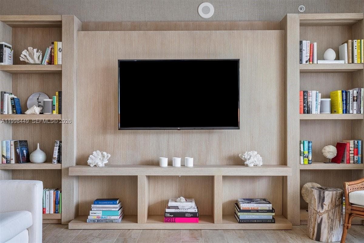 102 24th St 1520 photo 5