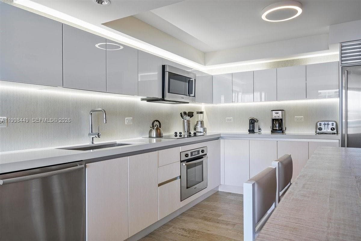 102 24th St 1520 photo 11