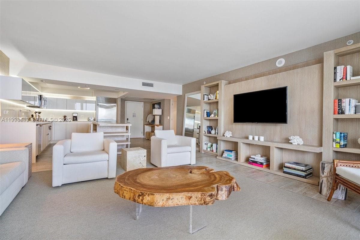 102 24th St 1520 photo 4