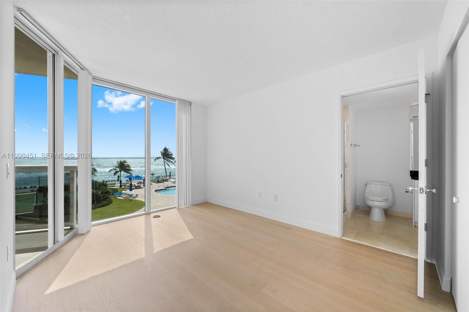 17555 Collins Ave 406 photo 7