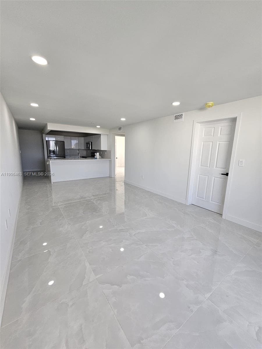 7125 Bay Dr 506 photo 13