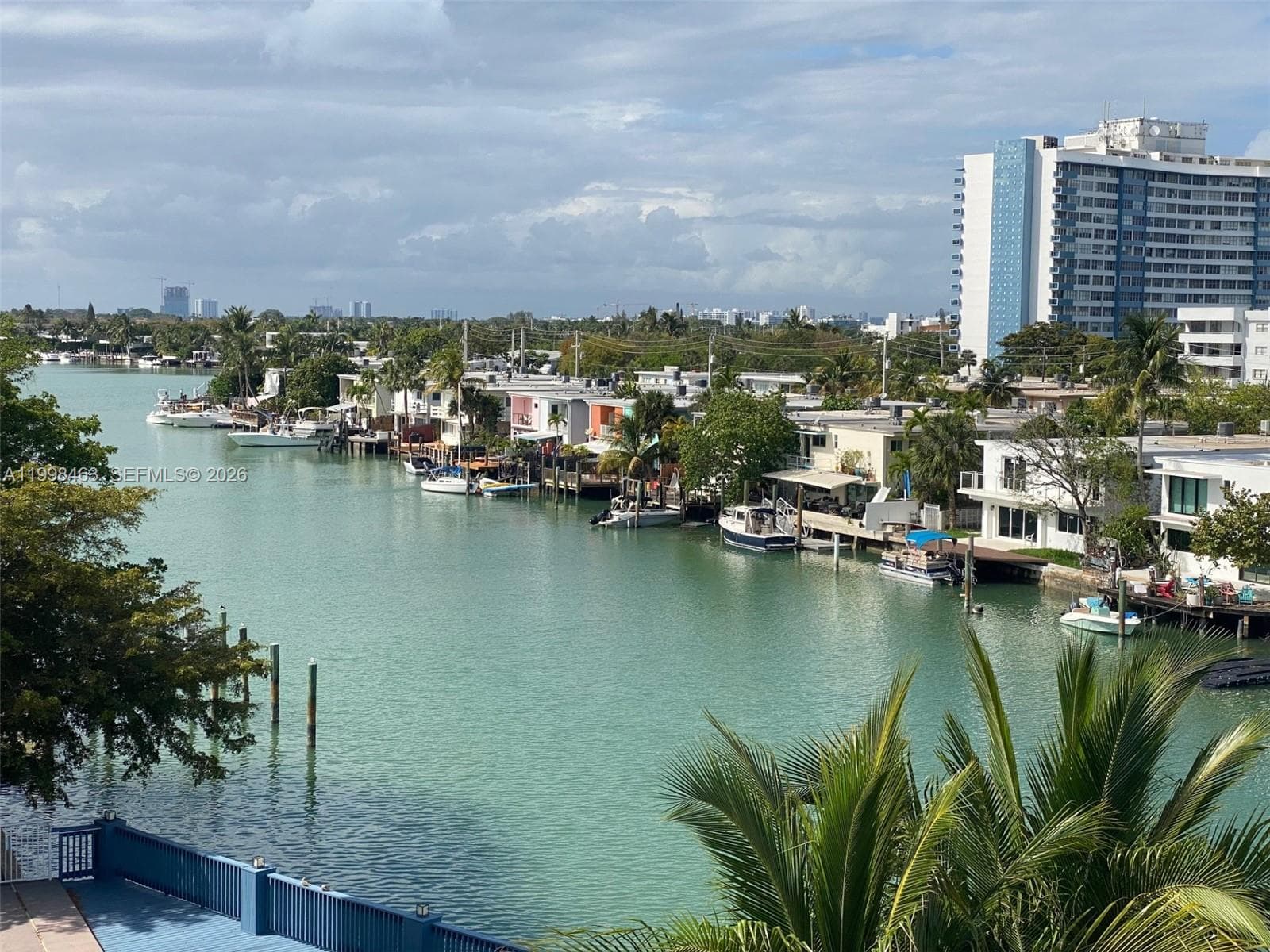 7125 Bay Dr 506 photo 3