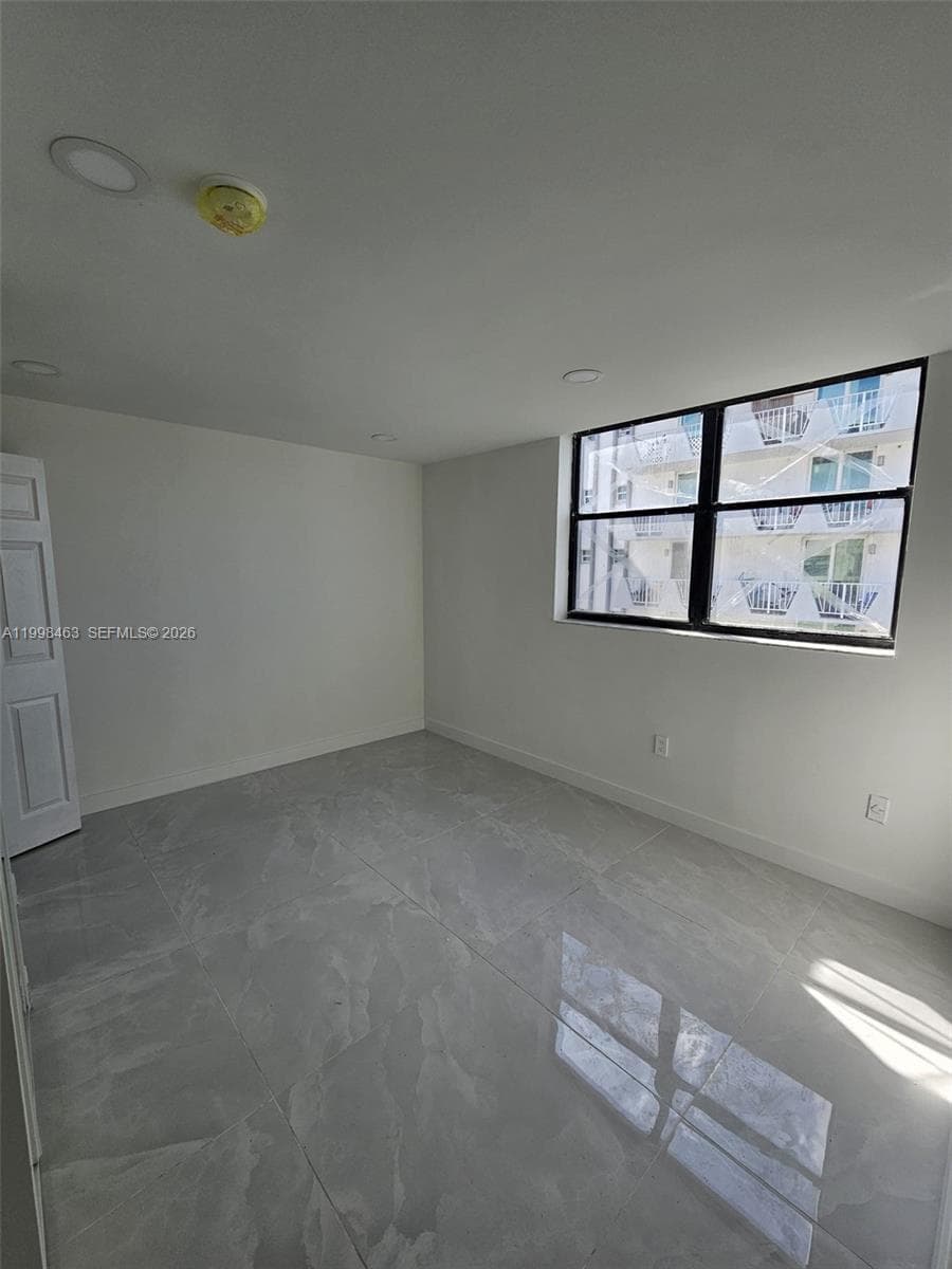 7125 Bay Dr 506 photo 9
