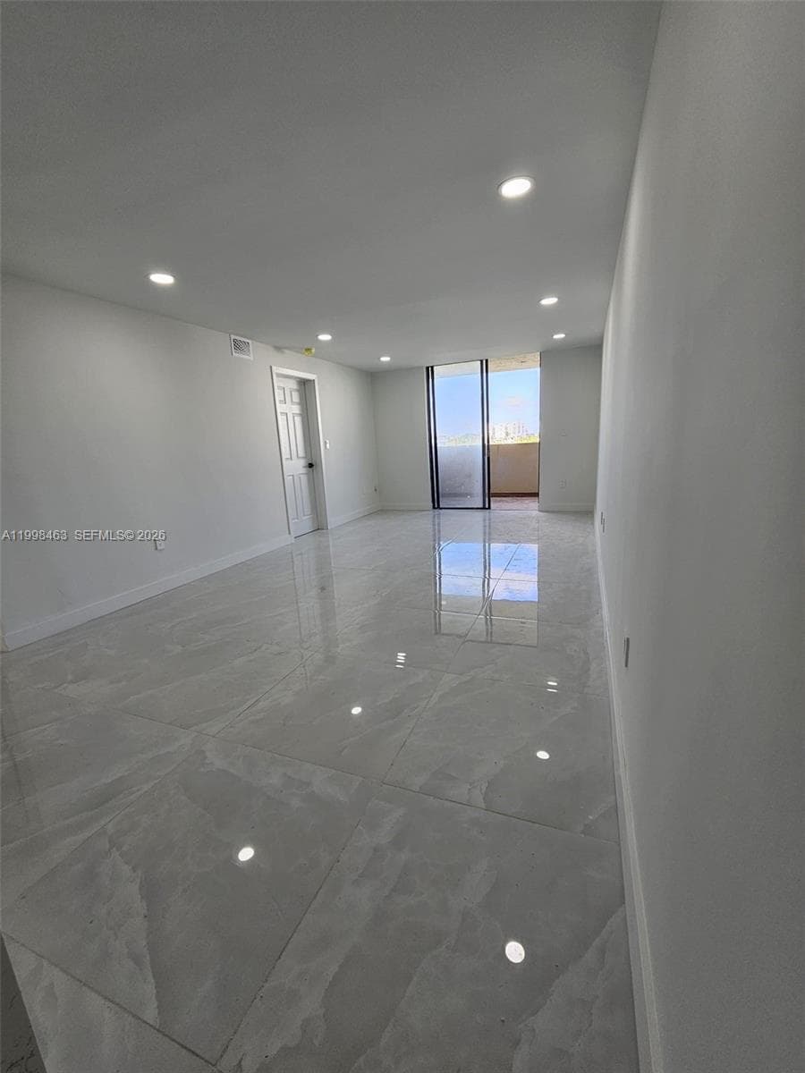 7125 Bay Dr 506 photo 14