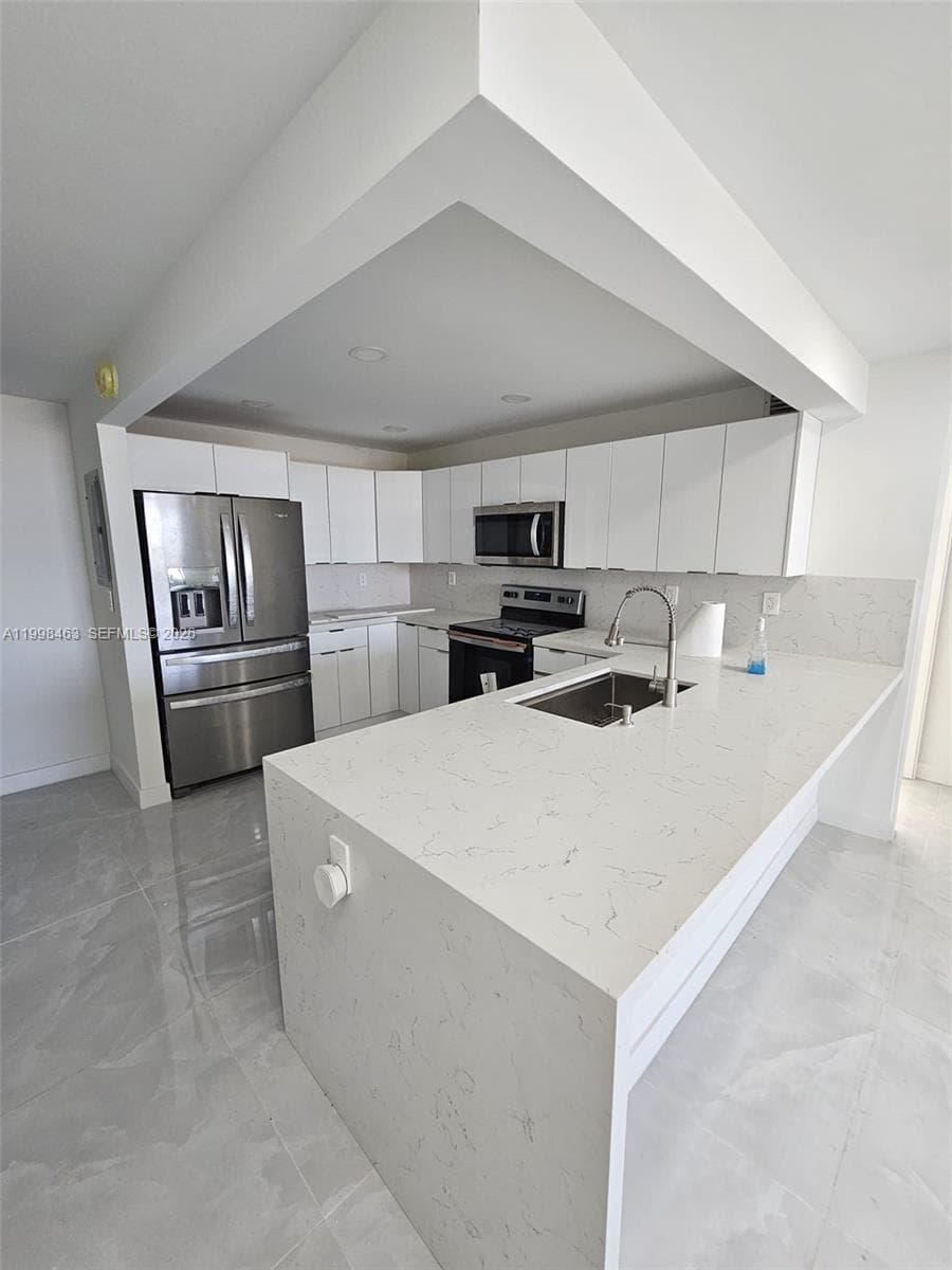 7125 Bay Dr 506 photo 8