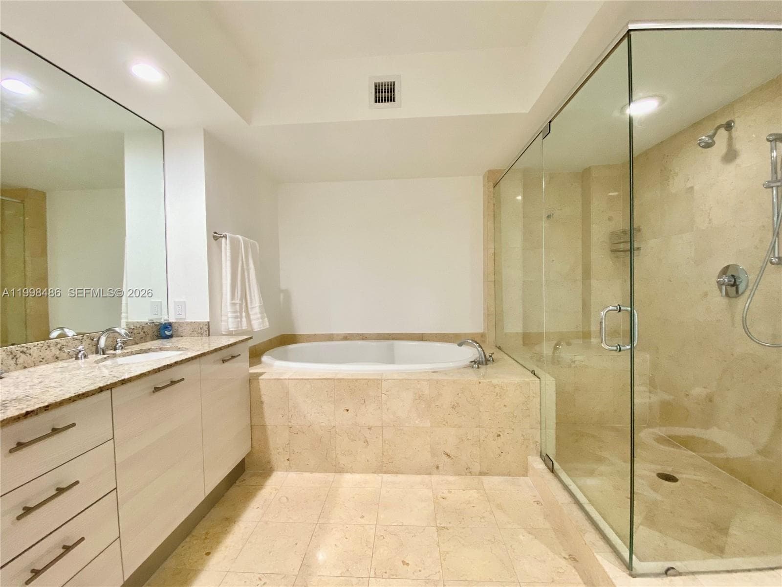 1830 Ocean Dr 3203 photo 18