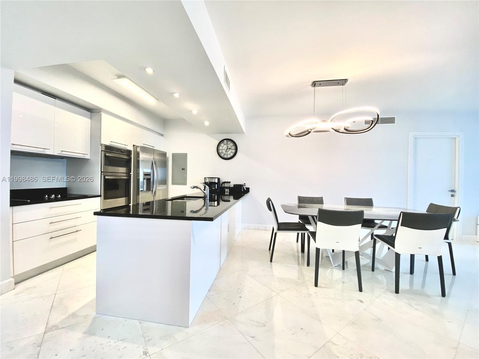 1830 Ocean Dr 3203 photo 4