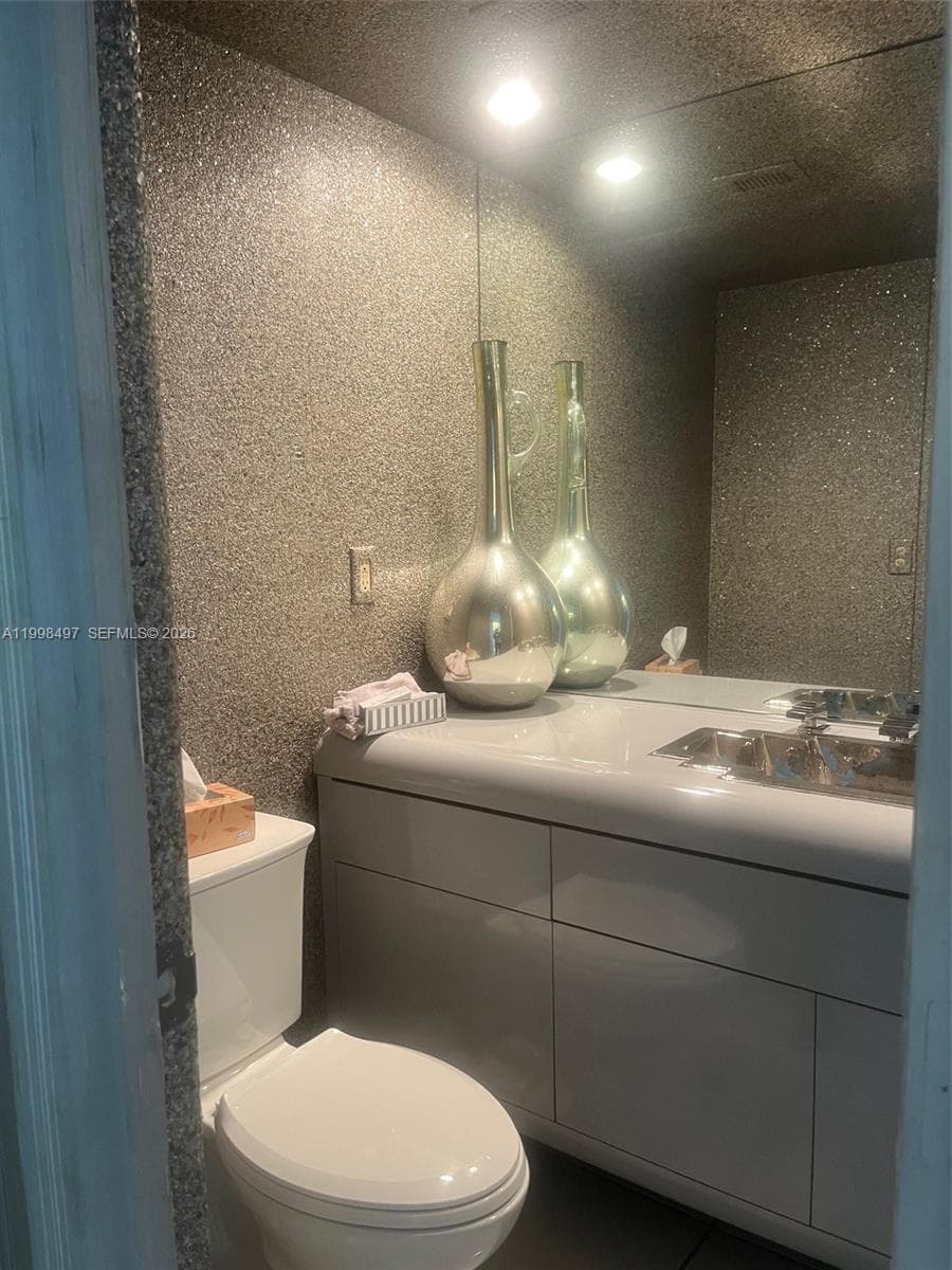 300 Bayview Dr 516 photo 9