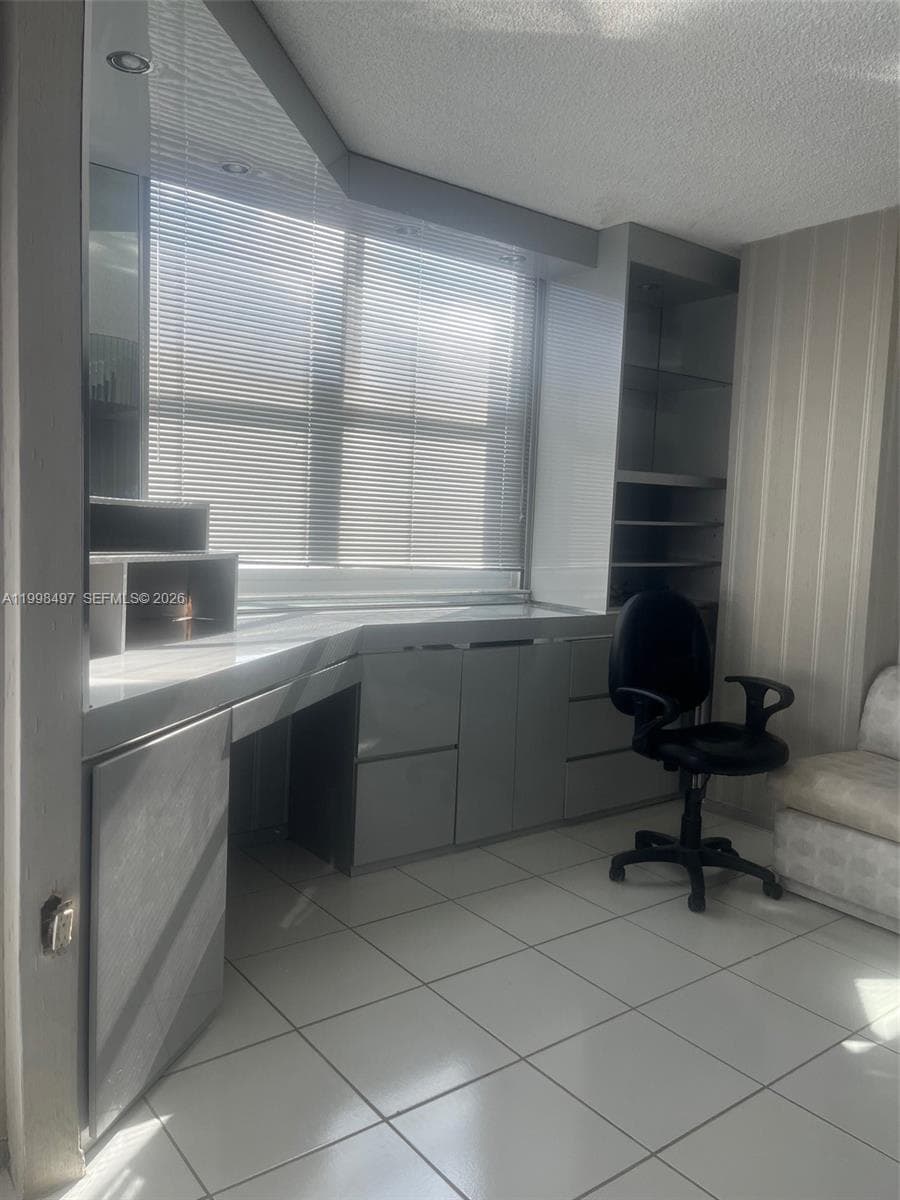 300 Bayview Dr 516 photo 11