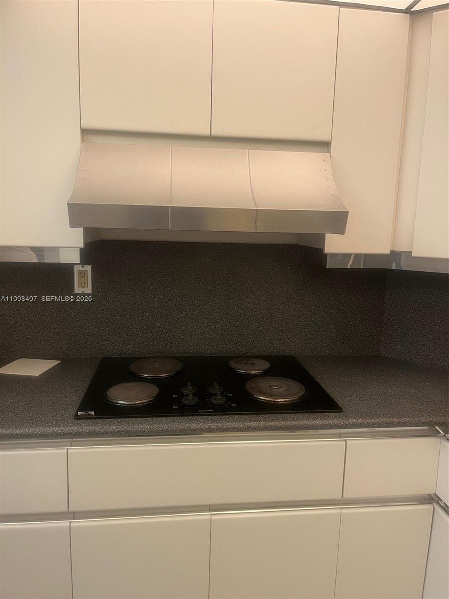 300 Bayview Dr 516 photo 8