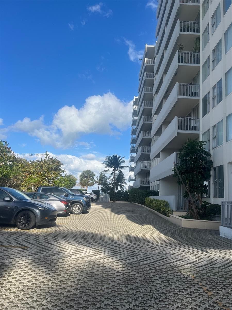 7545 Treasure Dr 5H photo 2