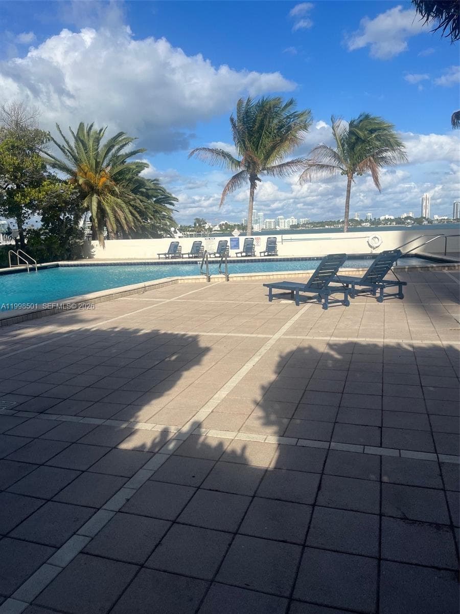 7545 Treasure Dr 5H photo 13