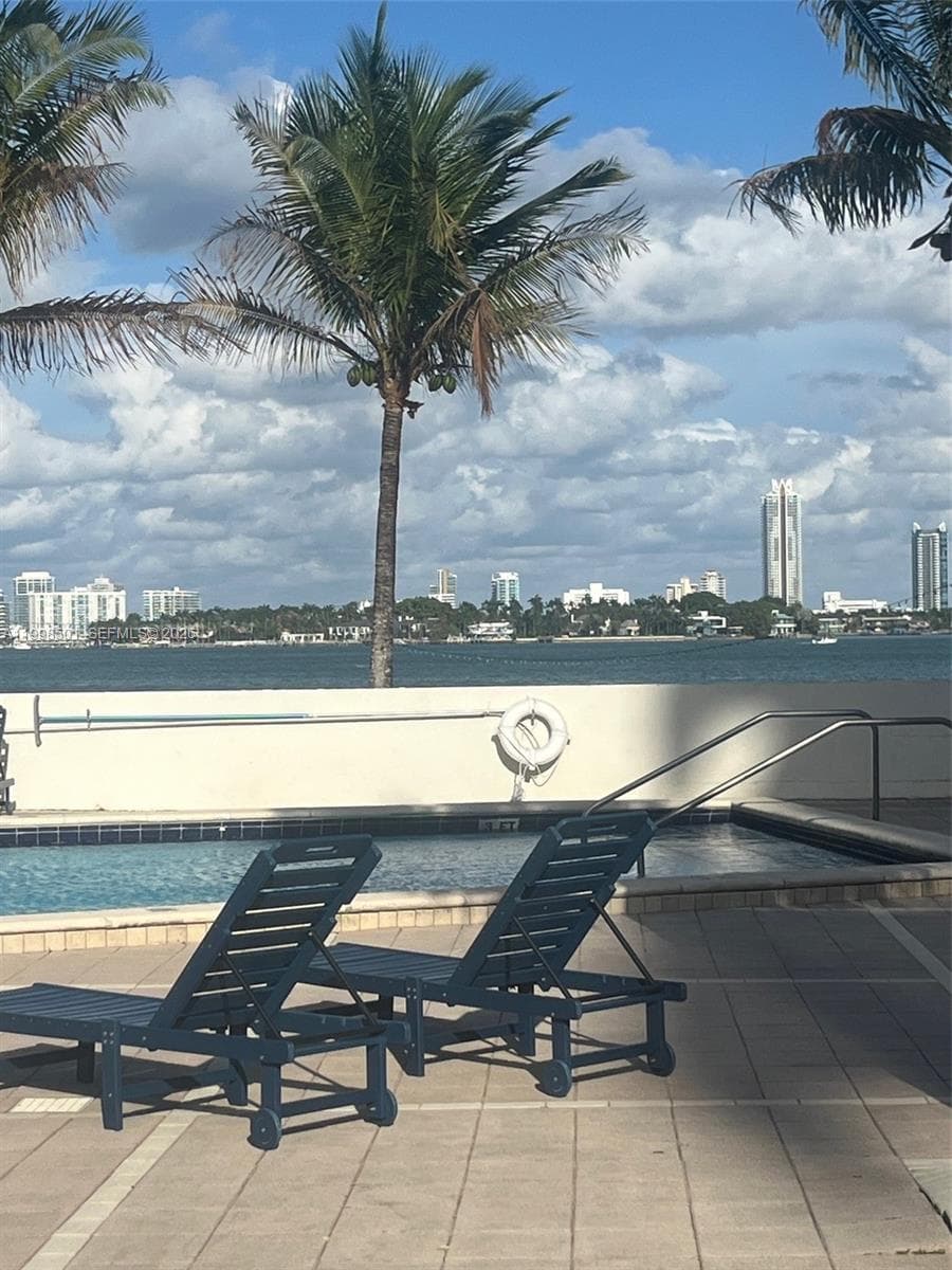 7545 Treasure Dr 5H photo 12