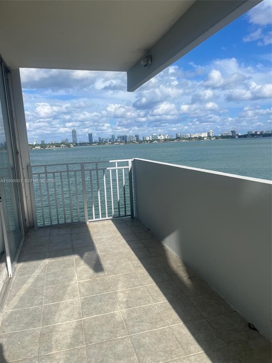 7545 Treasure Dr 5H photo 3