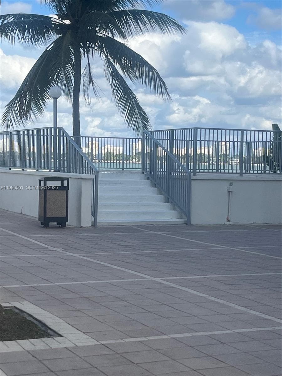 7545 Treasure Dr 5H photo 14