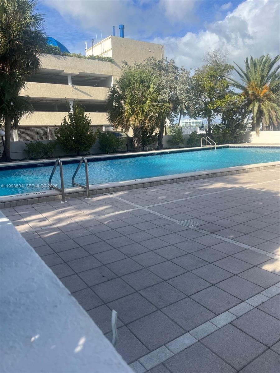 7545 Treasure Dr 5H photo 11