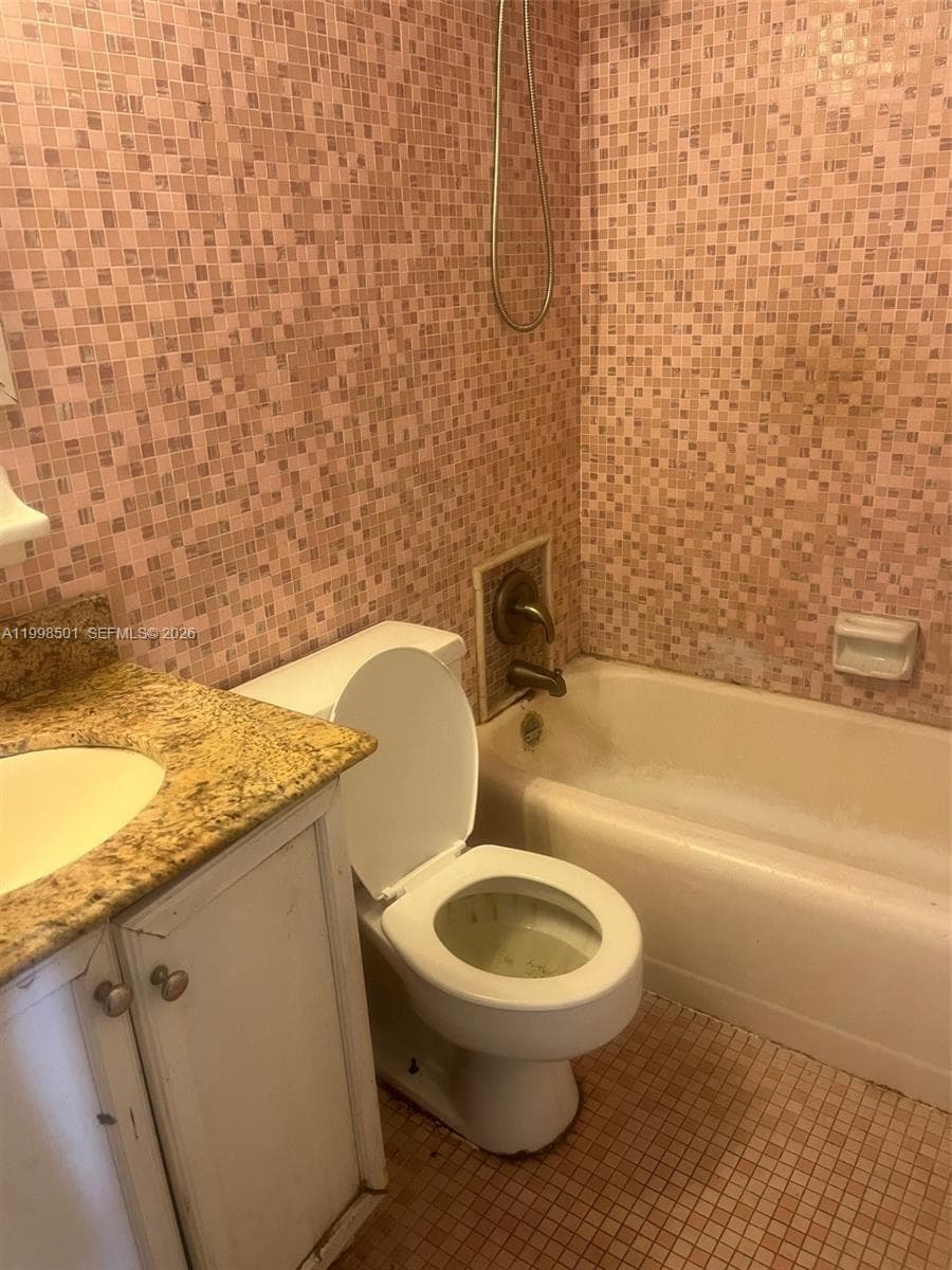 7545 Treasure Dr 5H photo 21