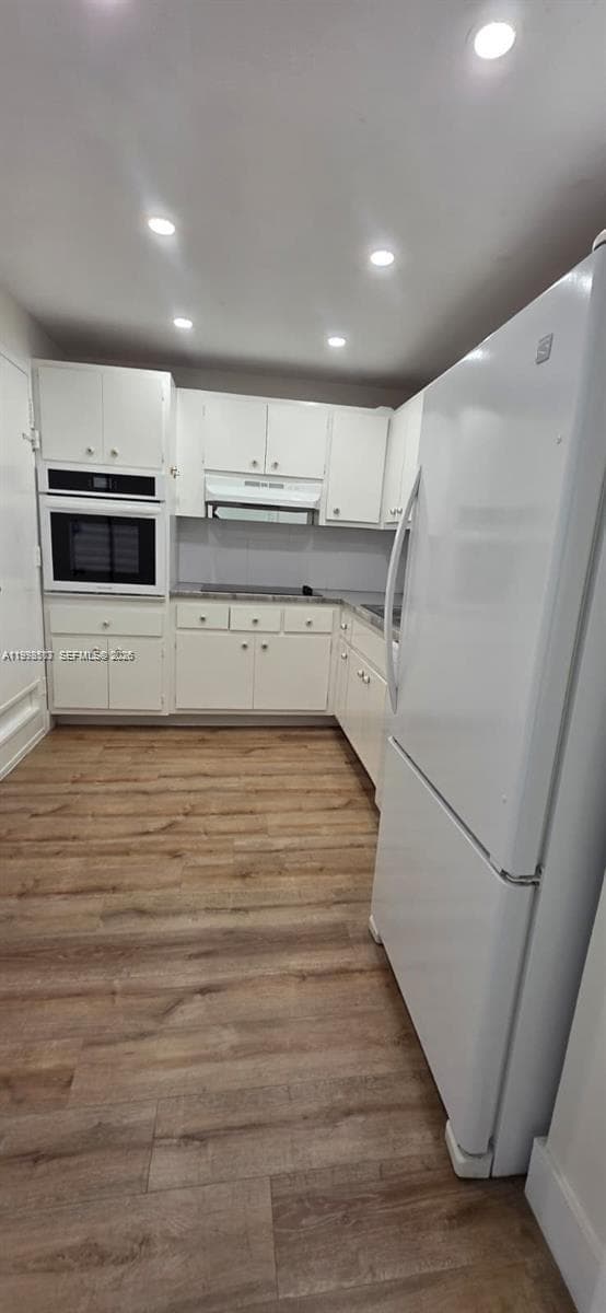 400 Kings Point Dr 1122 photo 1