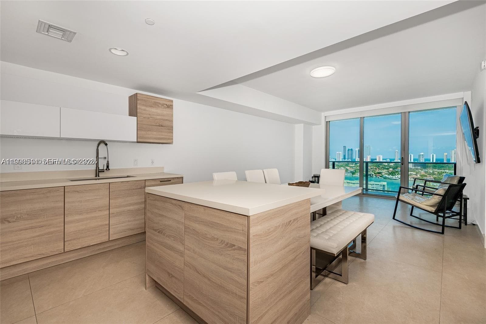 16385 Biscayne Blvd 2118 photo 19