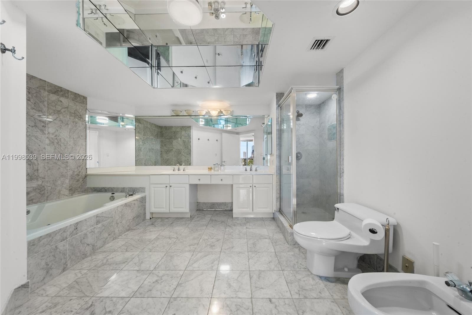 3598 Yacht Club Dr 601+DEN photo 23