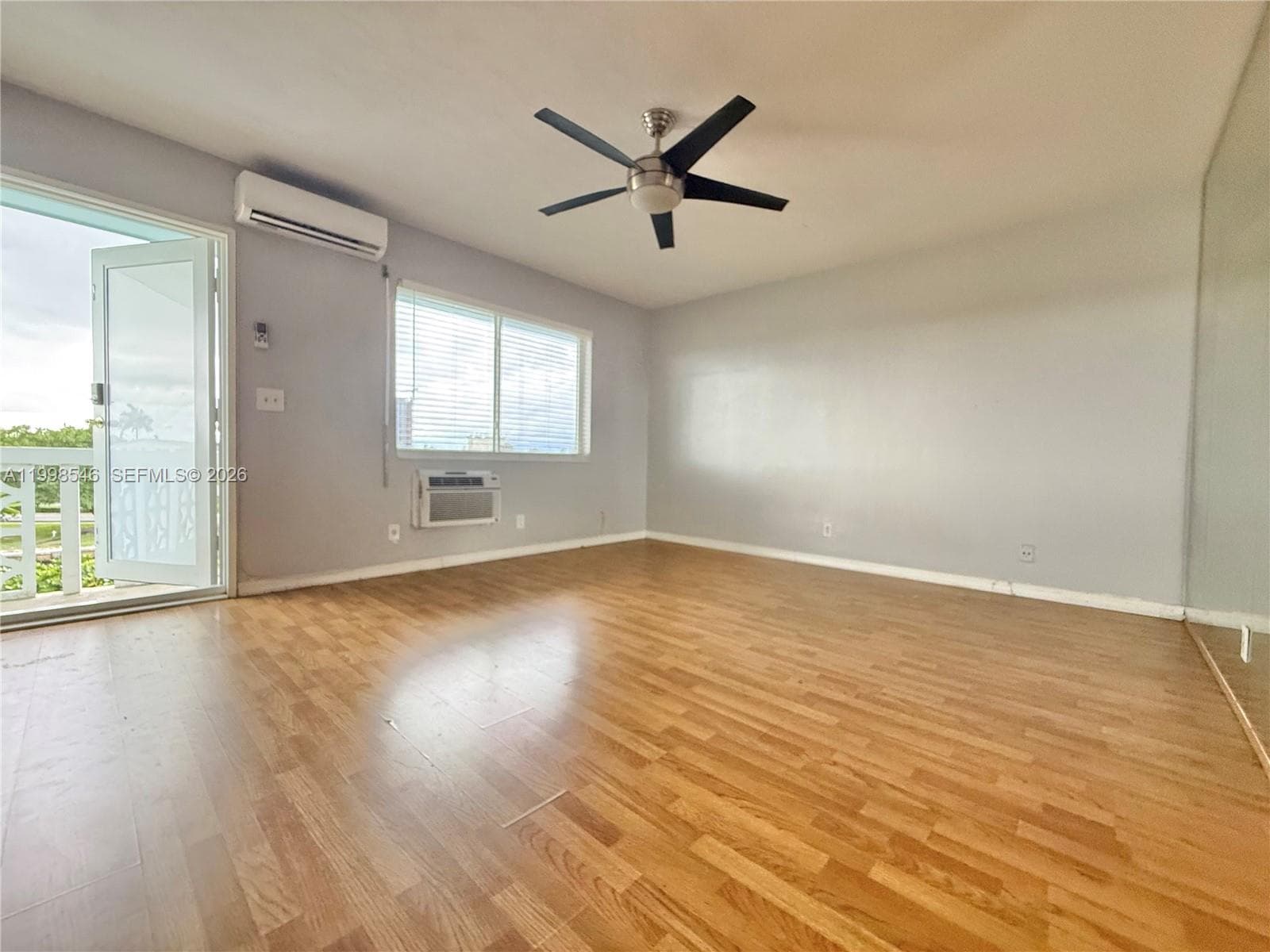 455 Golden Isles Dr 309 photo 2