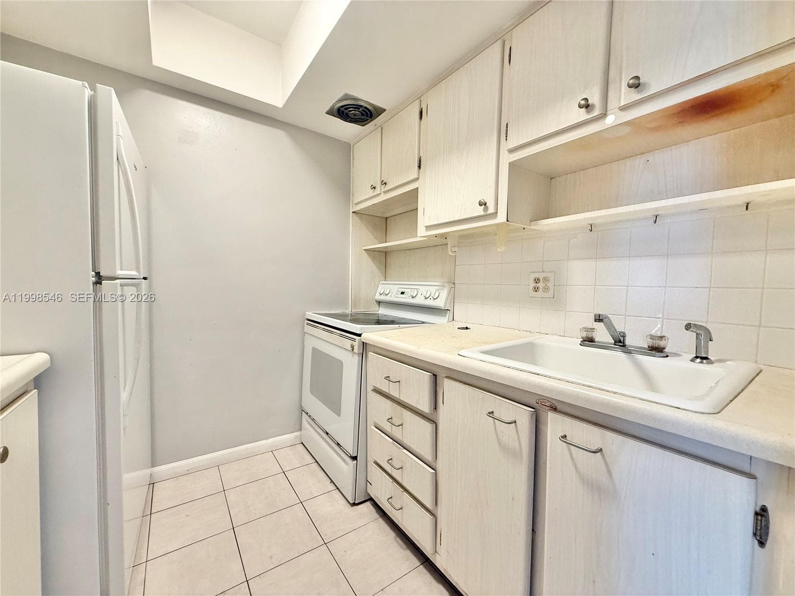 455 Golden Isles Dr 309 photo 8