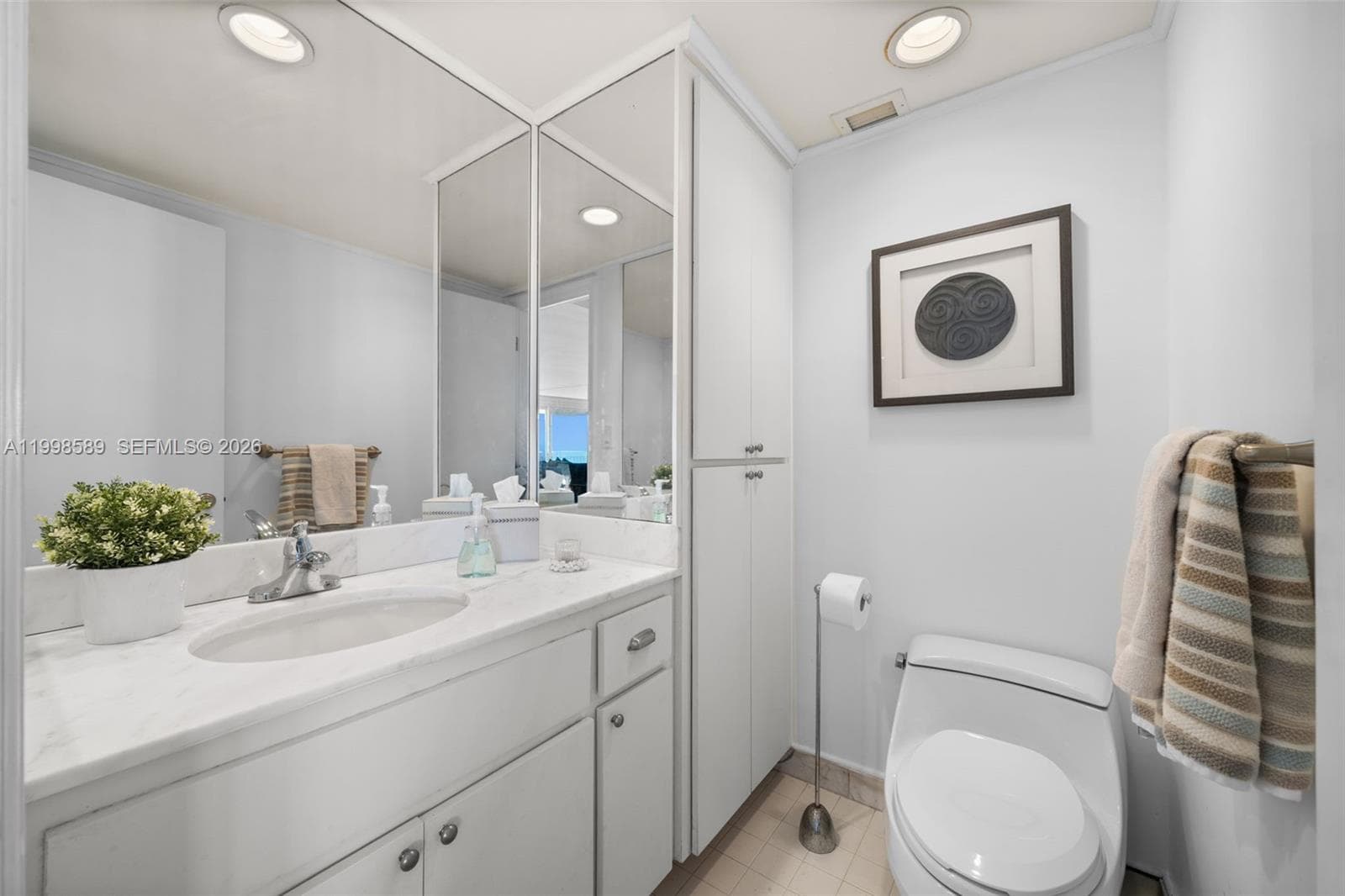 177 Ocean Lane Dr 703 photo 11