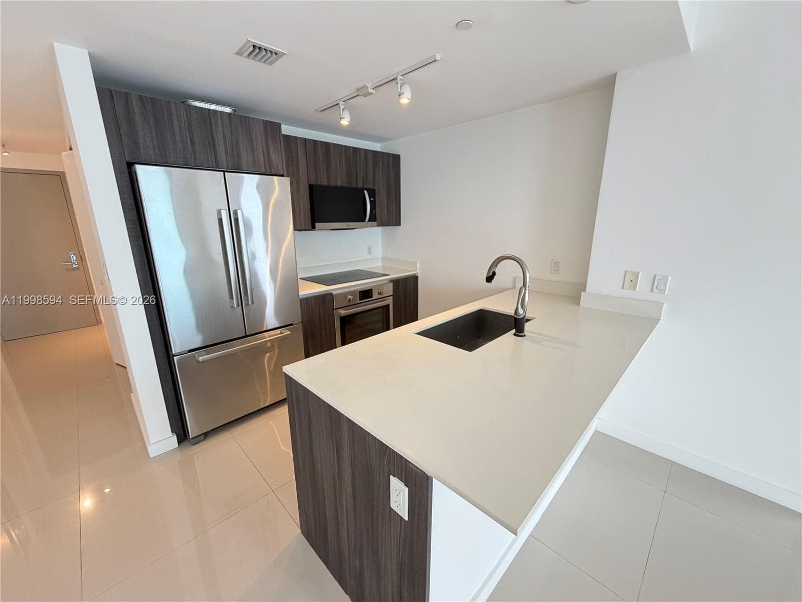 488 18th St 4005 photo 16